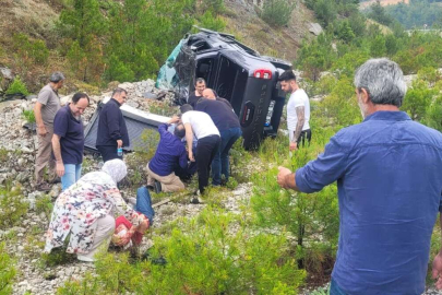 Eski Ekonomi Bakanı Nihat Zeybekci trafik kazasında yaralandı