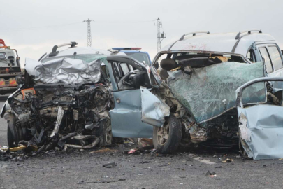 Konya'da kamyonet ile minibüs çarpıştı: 4 ölü