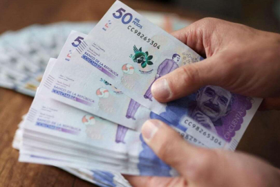 Aldığı rüşveti gerçekten yiyen polis hastanelik oldu