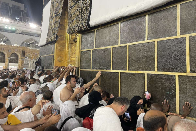 Beytullah'a yüz sürmek hacıların en büyük hayali