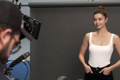 Afra Saraçoğlu kapak yıldızı oldu