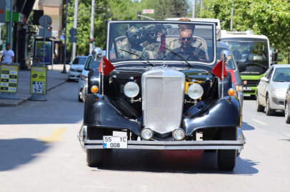 Atatürk’ün tören arabası İzmitlilerle buluşturuldu