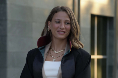 Netflix'in yeni dizisi 'Kimler Geldi Kimler Geçti'den' ilk fotoğraf