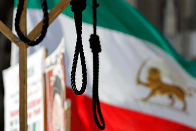 İran'da türbe saldırısı faili iki kişi idam edildi