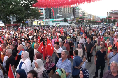 Bursalılar 15 Temmuz'un 7. yılında meydanlara akın etti