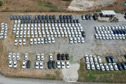 İstanbul'da stoklanmış yüzlerce araç görüntülendi