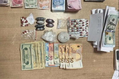 Oyuncak ayıdan para ve uyuşturucu çıktı