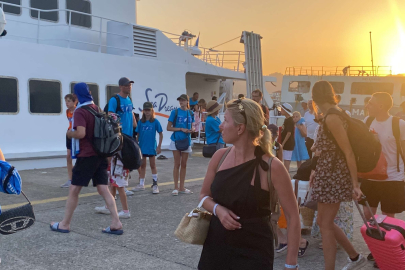 Rodos Adası'ndaki turistler Marmaris'e tahliye ediliyor