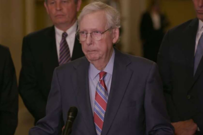 81 yaşındaki ABD’li senatör konuşmasında dondu!