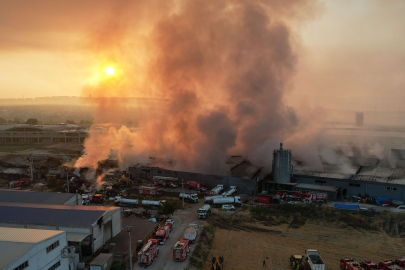 Bursa'da 10 ayrı fabrikayı küle çeviren yangın görüntülendi