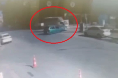 Bursa'da iki araç kafa kafaya çarpıştı