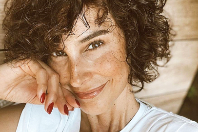 Arzum Onan, oğlu ve kız arkadaşıyla tatilde