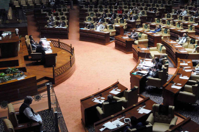 Pakistan’da parlamento feshedildi