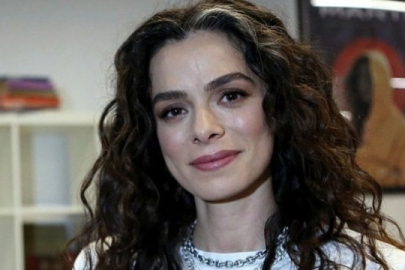 Ünlü oyuncu Özge Özpirinçci ekranlara geri dönüyor