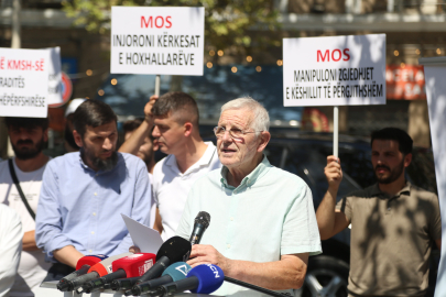 Arnavutluk'ta FETÖ protestosu