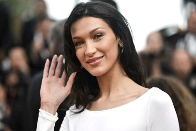 Bella Hadid 5 ay sonra sete geri döndü