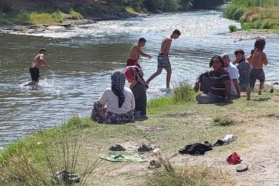 Bursa'da muhtar mahalle sakinleri için plaj yaptırdı