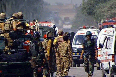 Pakistan'da askeri konvoya saldırı