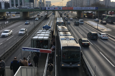 Toplu taşımaya kredi kartı ayarı: İstanbulkart ile 22,5, kredi kartıyla 60 TL