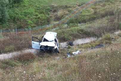 Kocaeli'de şarampole uçan otomobil baba oğullarına mezar oldu