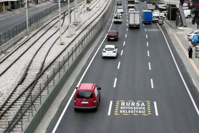 Bursa'da asfalt mesaisi sürüyor
