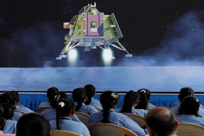 Ay gezgini keşif gezisine başladı: İşte ilk fotoğraflar