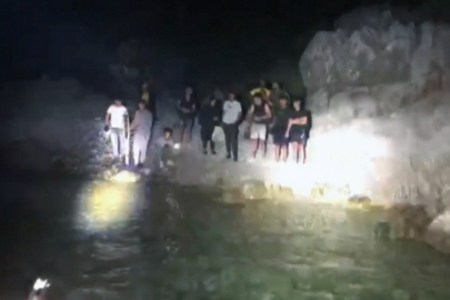 Göçmenleri Yunanistan diye koya terk edip gittiler