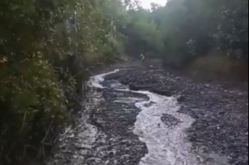 Elazığ’da sağanak yağış köy yollarını tahrip etti