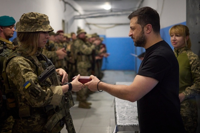 Zelenskiy’den Donetsk’teki cephe hattına ziyaret