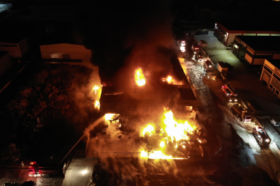 Manisa’da geri dönüşüm depolama alanında yangın