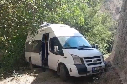 Bingöl’de minibüs şarampole devrildi