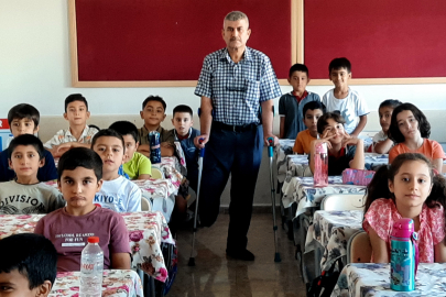 Deprem ondan çok şey aldı: Kadir öğretmen öğrencilerini bırakmadı