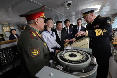 Kuzey Kore lideri Kim Rusya'nın hipersonik füzelerini inceledi