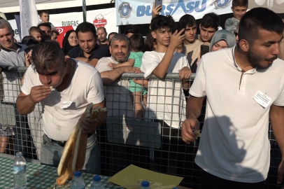 Bursa'da 6 dakikada 14 metre kol böreği yedi: 10 bin lira kazandı