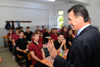 Başkan Dündar, yeni haftaya okulda başladı