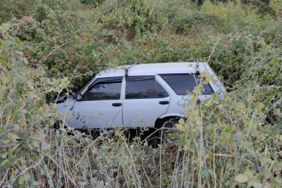 Bursa'da lastiği patlayan otomobil şarampole uçtu