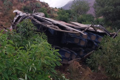 Peru'da otobüs uçuruma yuvarlandı: 24 ölü