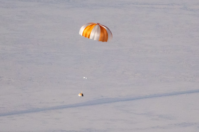 Asteroit Bennu'dan parçalar alan kapsül Dünya'ya indi