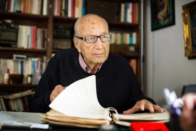 Gazeteci ve yazar Hıfzı Topuz hayatını kaybetti