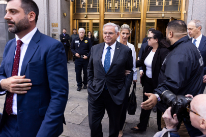 Türkiye karşıtı ABD'li senatör Menendez'e yurt dışına çıkış yasağı