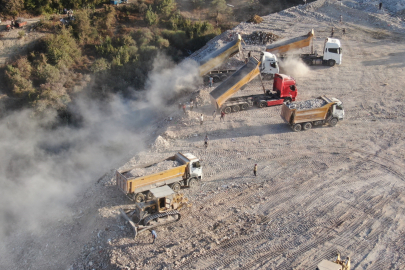 Hatay’dan geriye moloz dağları kaldı