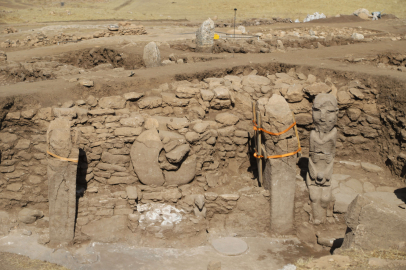 Tarihin sıfır noktası: Göbeklitepe'de 'ilk boyalı heykel' bulundu