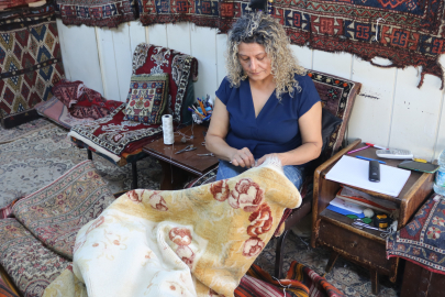 Türkiye'de ilk: Bursa'da 32 yıldır antika halıları yeniliyor