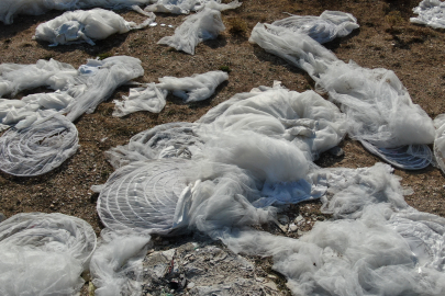 Dere kenarında gelinlik mezarlığı