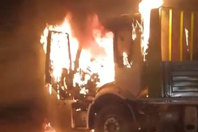 Bursa'da seyir halindeki kamyon alev topuna döndü