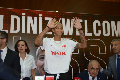 Melissa Vargas'a memleketi Malatya'da sevgi seli