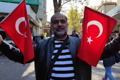 Pakistanlı turistin Türk bayrağı sevgisi