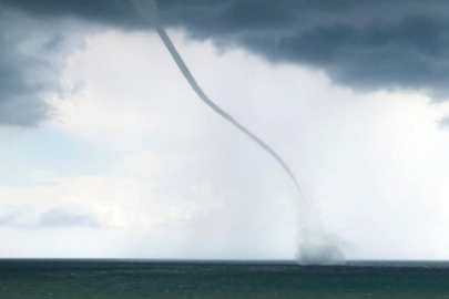 Denizde korkutan hortum