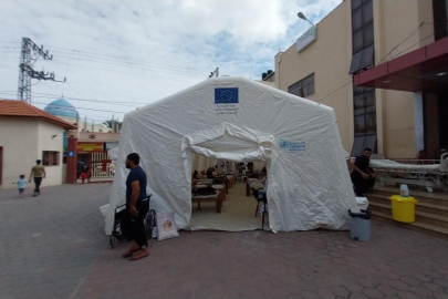Gazze'de yaralılar çadırda tedavi ediliyor
