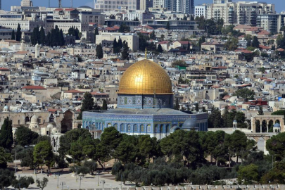 İsrail güçlerinden Mescid-i Aksa'da gaz bombalı müdahale